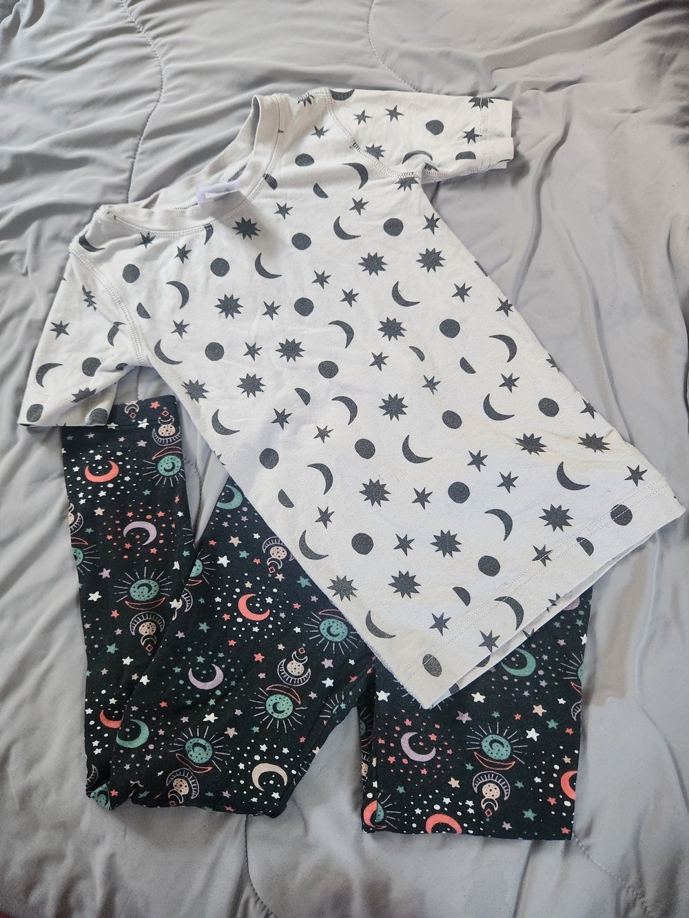 Super Cute Mismatched Star And Moon Pajama Set
